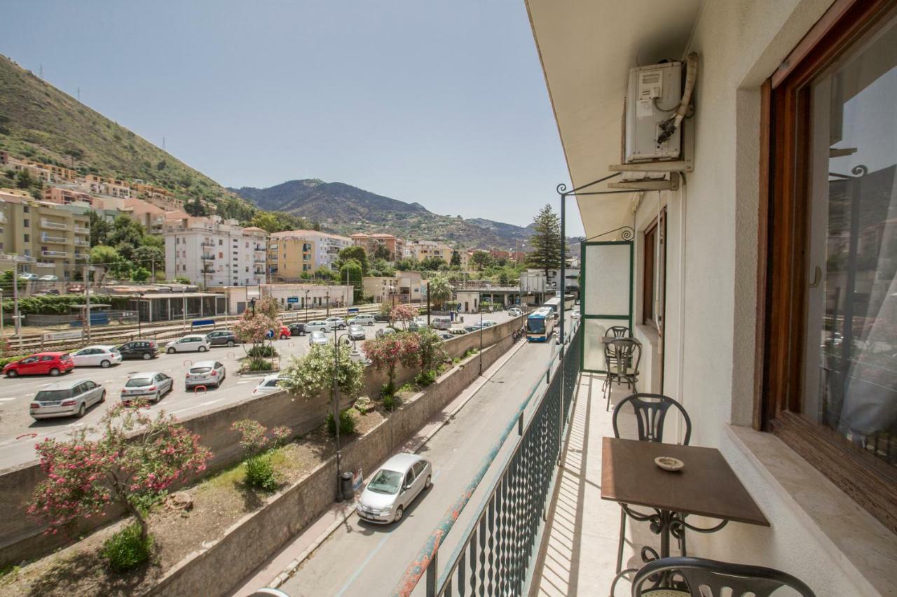 Mia Guesthouse Чефалу Екстериор снимка